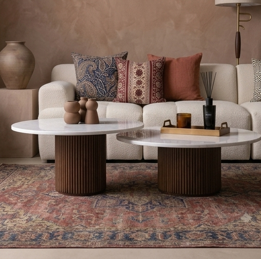 Le Duo de Tables Basses "Kora" en Marbre Blanc et Bardage Bois D : 80 cm & 60 cm ,H : 40 cm & 45 cm — photo 2